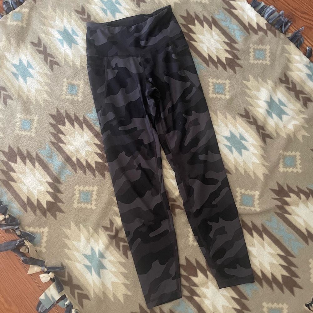 Old Navy Black Camouflage Leggings
